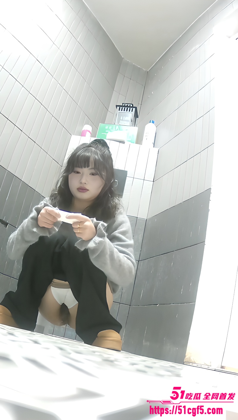 商场女厕全景偷拍6