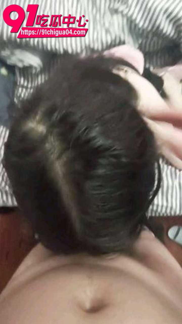 趁老婆睡觉，鬼父夜潜18岁女儿卧室，疯狂的蹂躏女儿嫩胸和嫩穴2