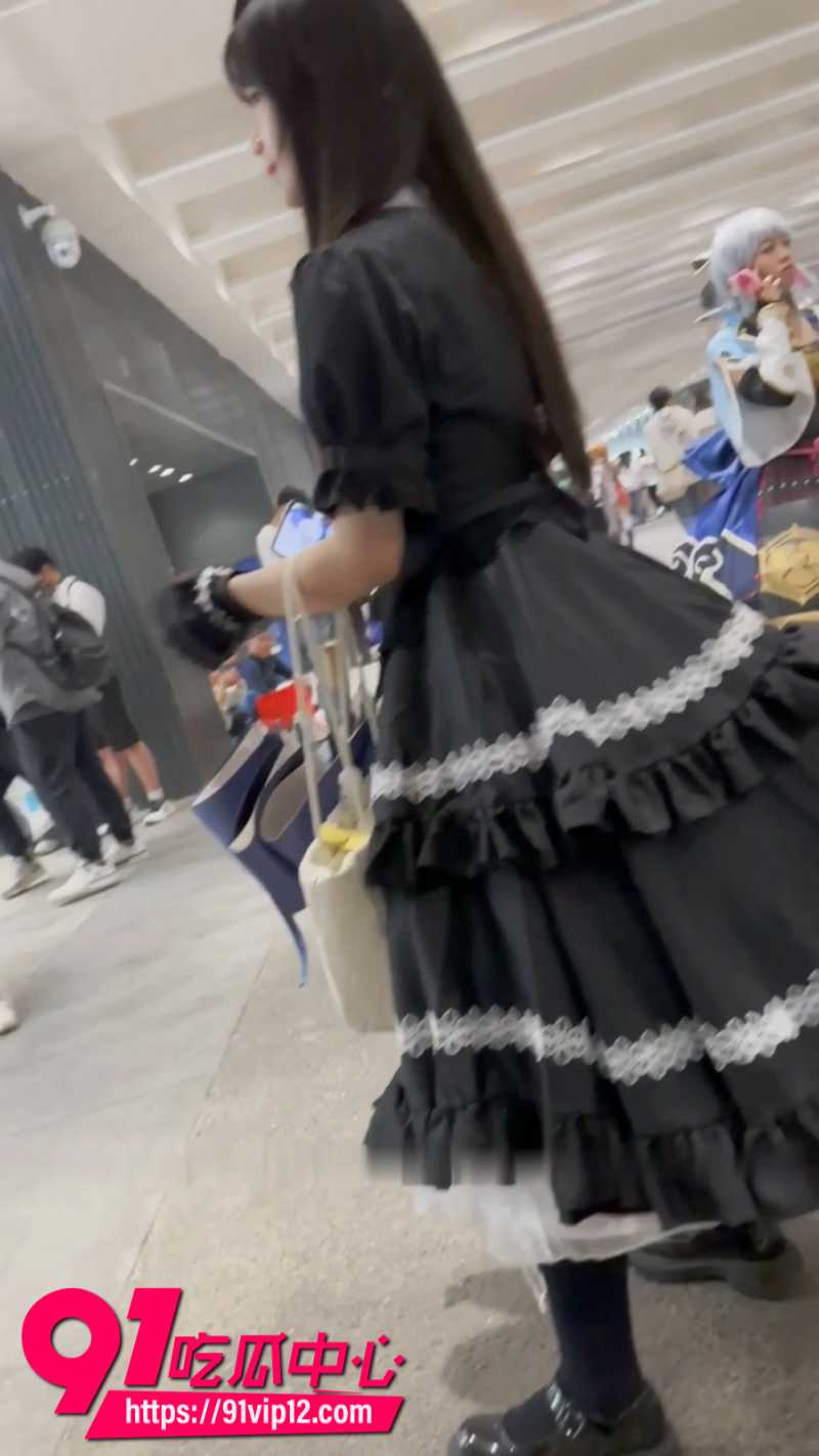 抄底大神漫展尾随女COSER偷拍最新作品2 抄底大神漫展尾随女COSER偷拍最新作品2