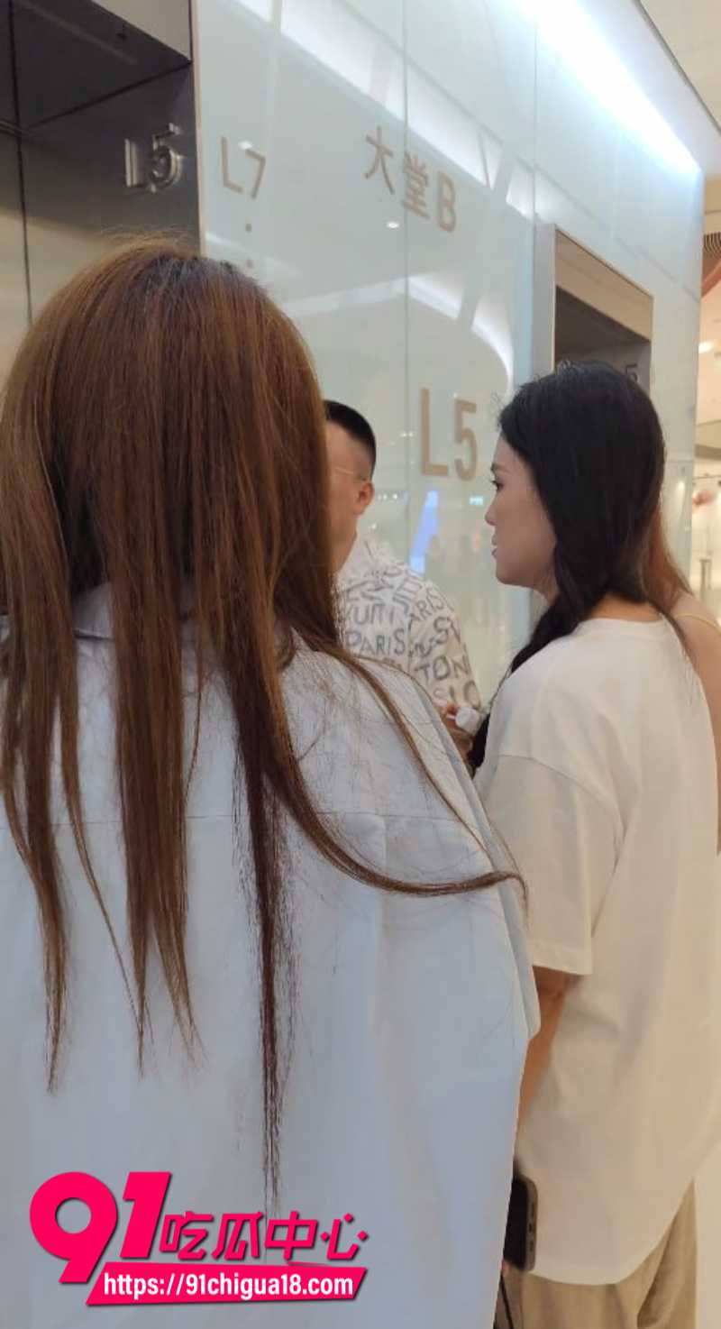 抄底大神商场尾随长腿嫩妹极限偷拍5
