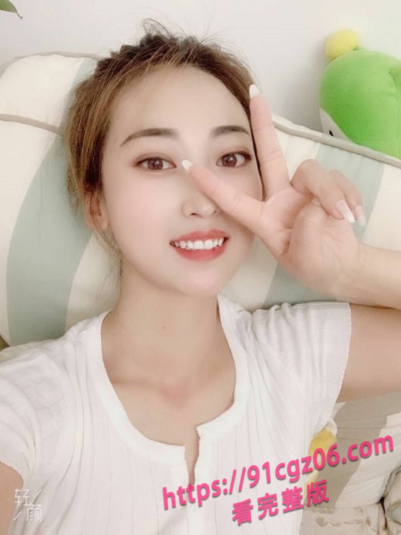 已婚少妇被老公分享给单男 绿帽哥在一旁观战 看老婆高潮颤抖！