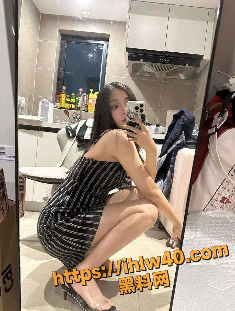 南昌某艺术学院舞蹈生约炮被曝光，极品小母狗背地里很骚，喜爱约炮求着男主狠狠抽插，白月光女神特别反差！