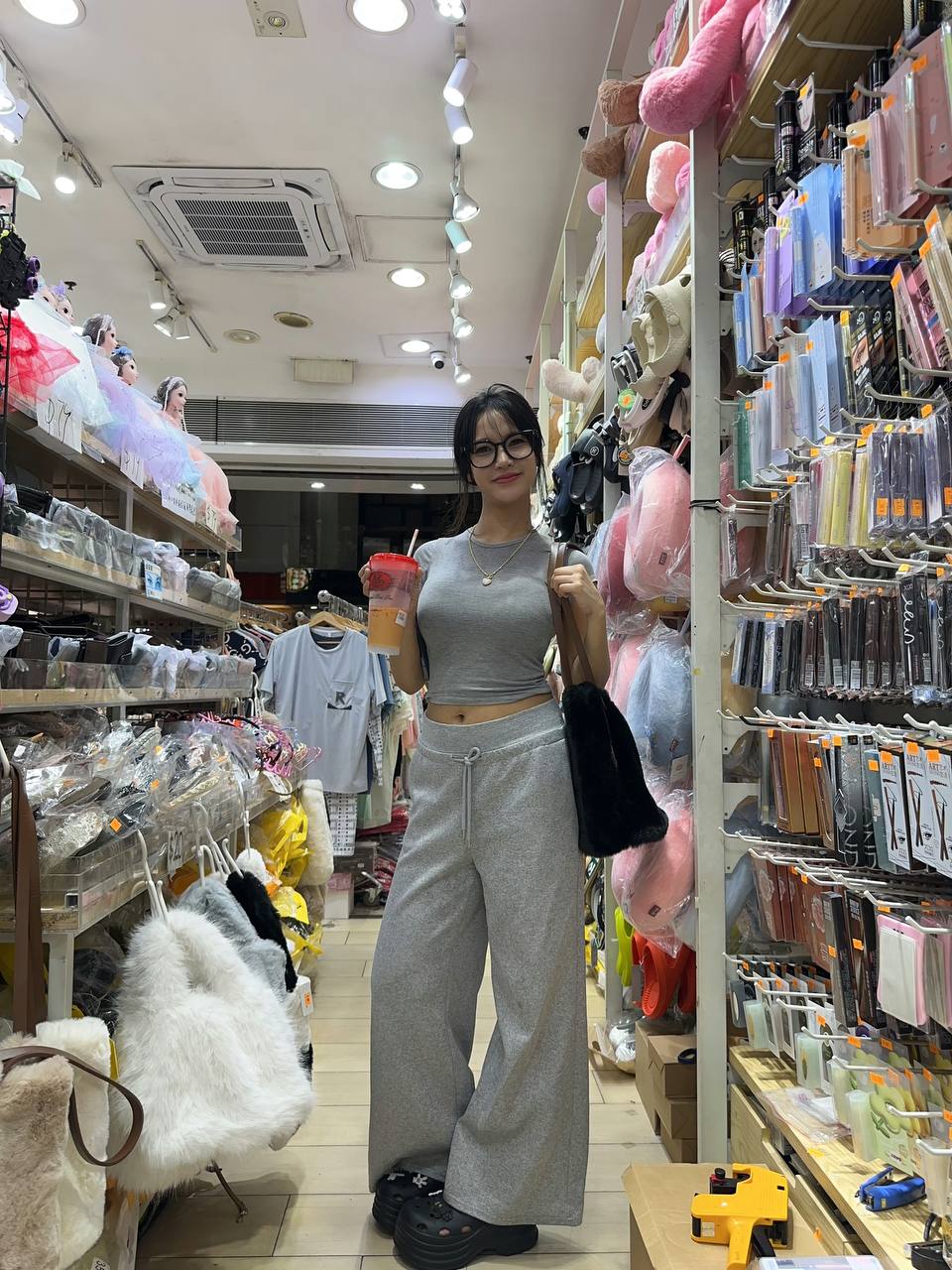 泰国夜店女 到香港卖逼借钱不还 5 泰国夜店女 到香港卖逼借钱不还 5