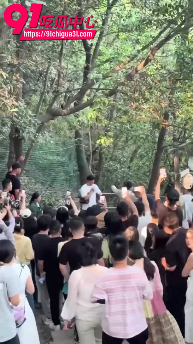 杭州北高峰抓奸大瓜小伙勾引女友闺蜜偷情被女友抓奸2