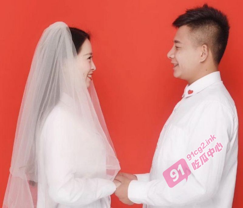 【成都黑帽门事件】成都新津职院人妻出轨洋外教 欲求不满的骚货看上了黑鬼的大鸡巴很正常吧？