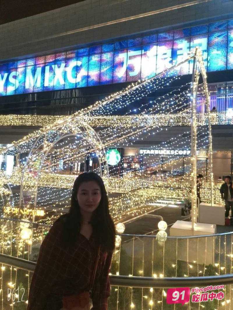 成都师范学院赵怀婷分手被曝光私拍 深情的样子好反差～ 配图