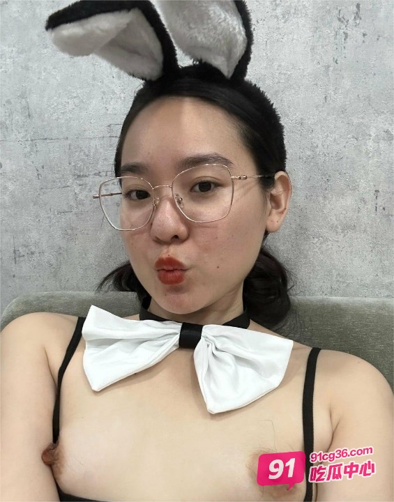 江苏眼镜婊樊丽娜与男友做爱视频流出 抓住长发当马骑 配图2