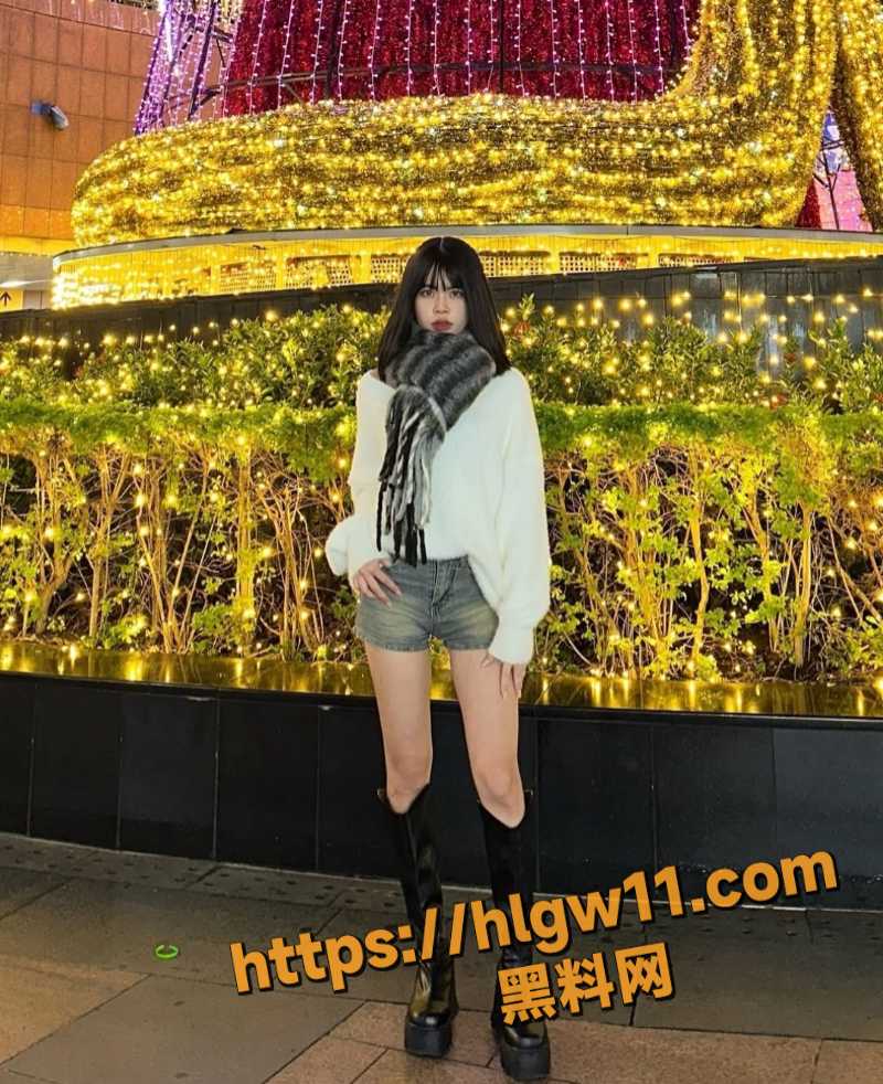 超漂亮的04年齐刘海小网美 舒绮 被前男友自爆出她的露脸做爱视频和口交视频 身材非常好被无套操
