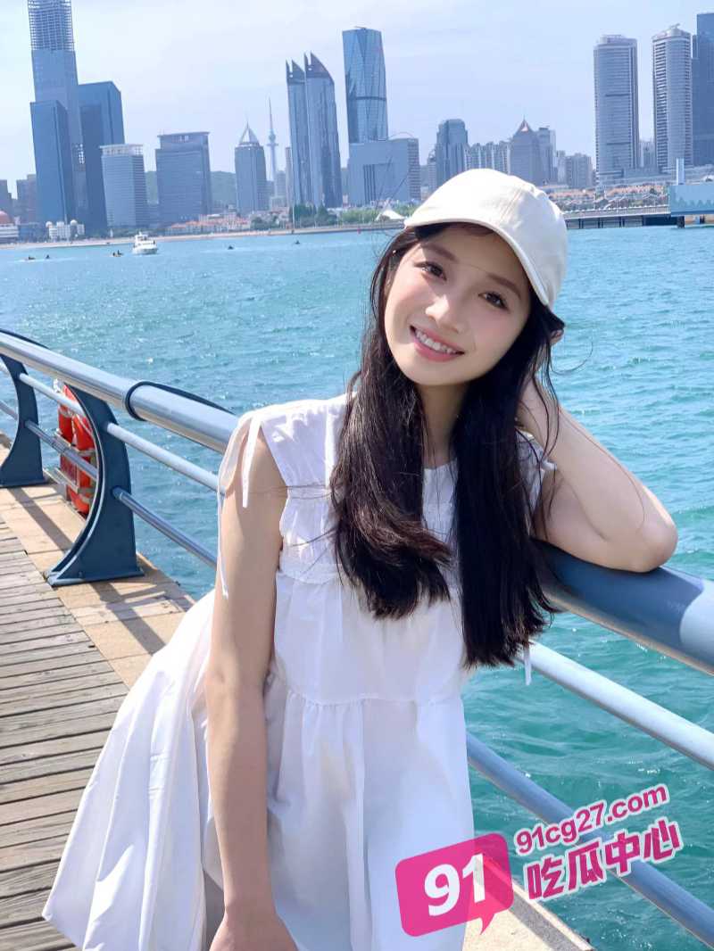 南京第四高中高三学生周依然 被男同学诱拐回家口交 羞涩处女初尝禁果!