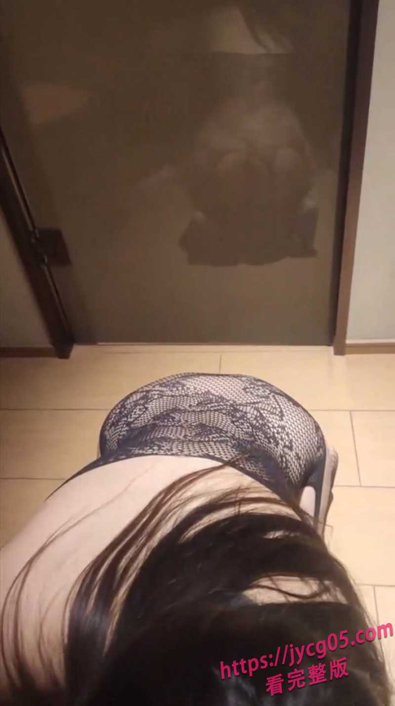 熟龄人妻聚餐后被拿下！反差一换装 瞬间从御姐变浪女！