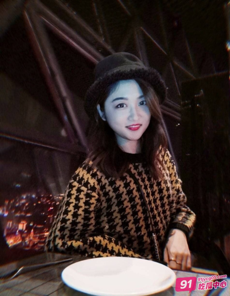 微博清纯小姐姐燕妮被男友潜规则性爱视频曝光 骚劲爆棚~ 配图3
