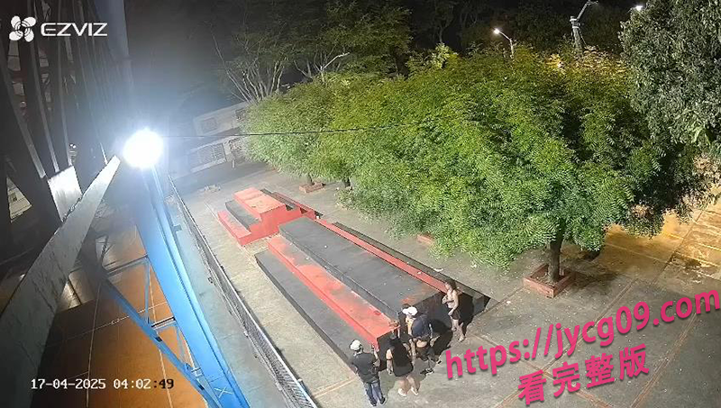 澳大利亚街头活春宫引爆全网！深夜多人互动尺度惊人