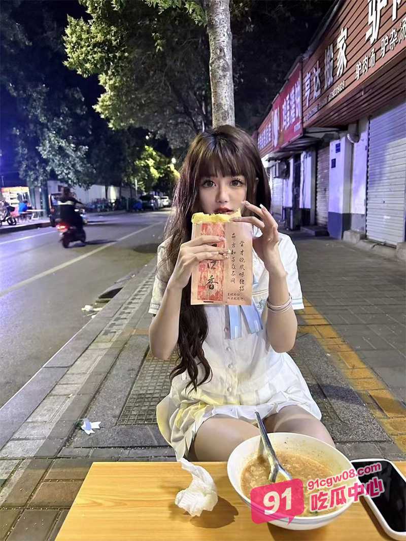 高挑性感女神饼干姐姐最新大片 高冷学姐手被拷着强插进去 操爽了淫水白浆流了一滩！ 配图