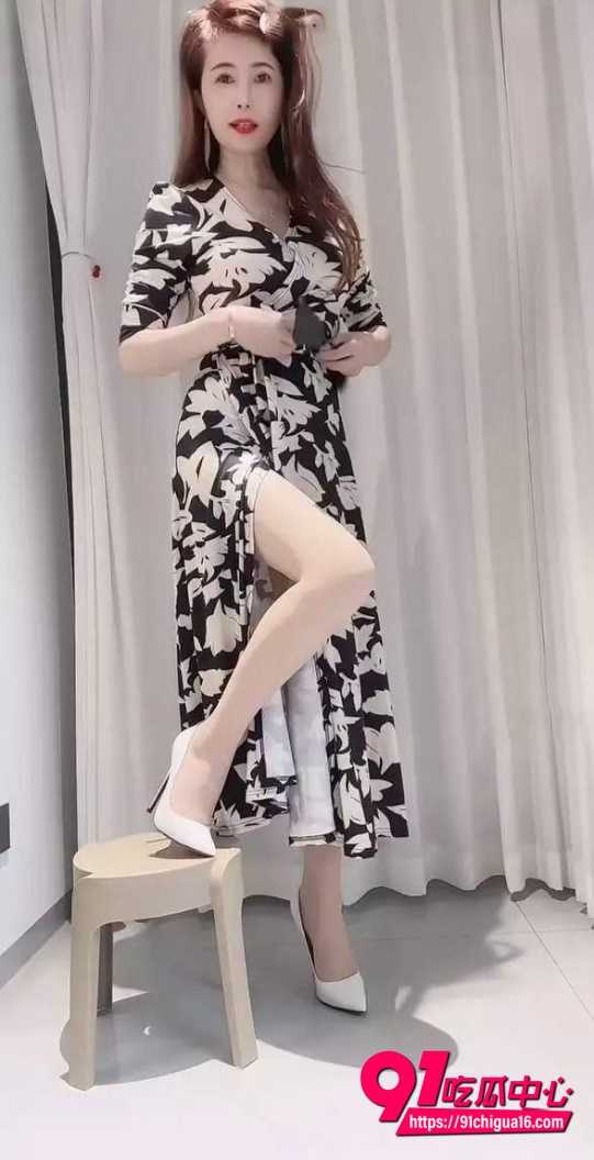快手严厉的陈老师黑丝裸舞3 快手严厉的陈老师黑丝裸舞3