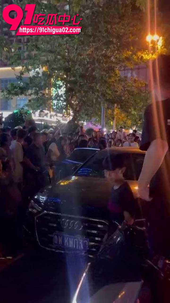 山东临沂沂南县奥迪A6抓奸事件 4