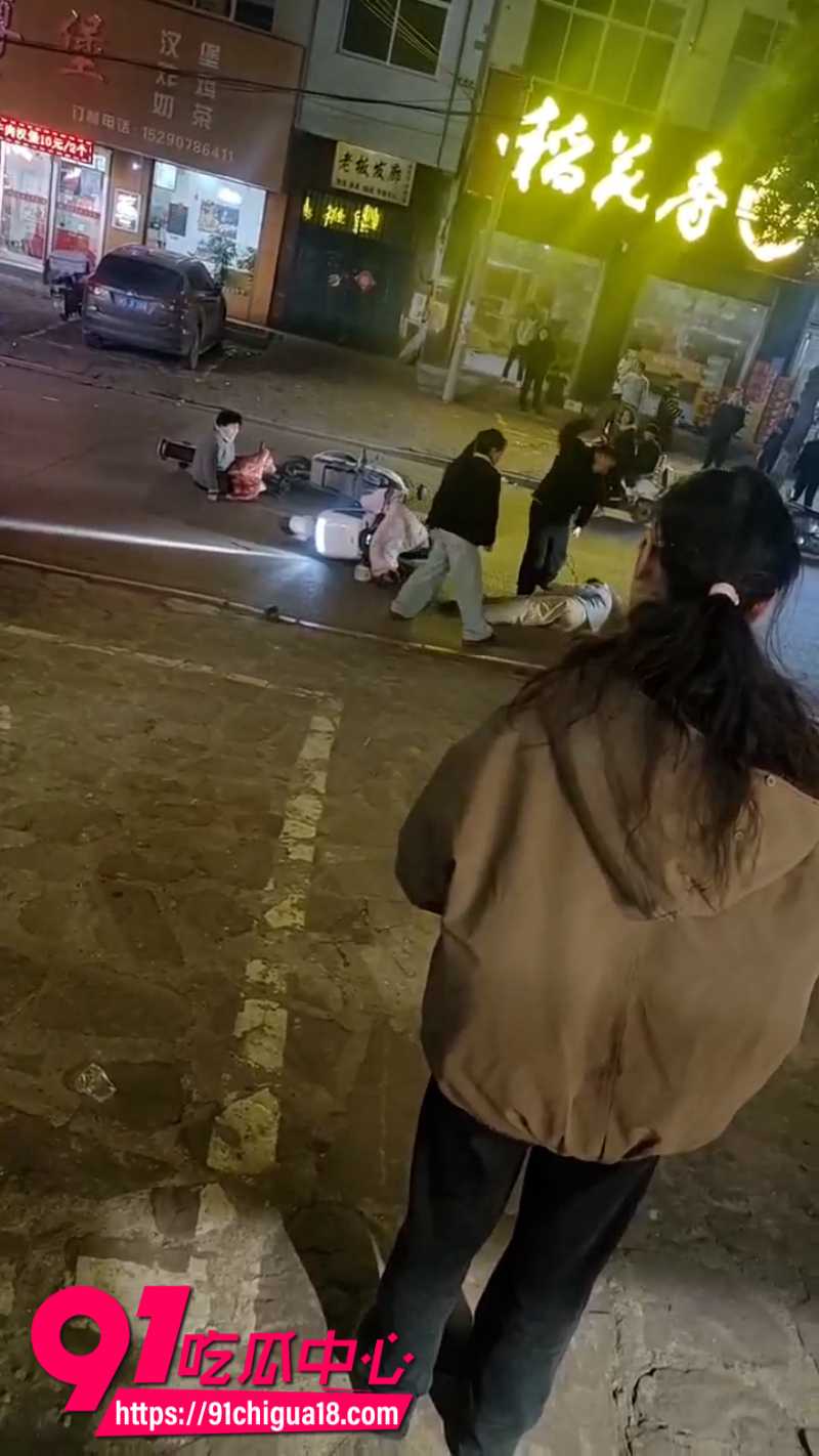 河南平顶山郏县恶性打人事件15岁女孩被成年男子当街暴打5 河南平顶山郏县恶性打人事件15岁女孩被成年男子当街暴打5