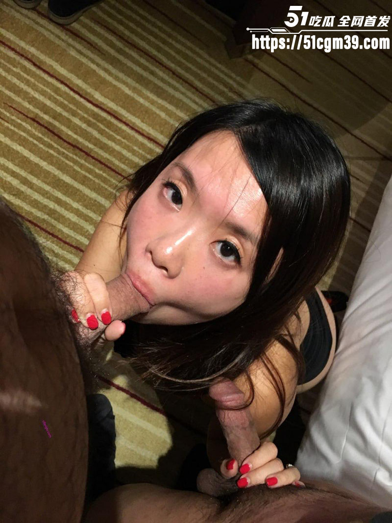 人妻少妇母狗聚会3P淫乱自拍5