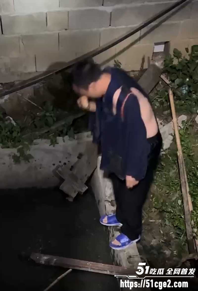 火云邪神5万赞跳粪坑视频流出 6 拷贝