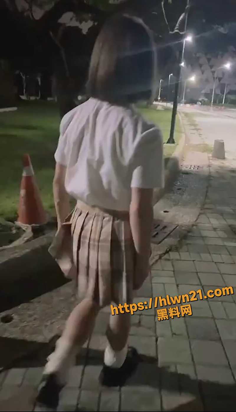 推特男娘Aroma 公园极致露屌打飞机 洛丽塔下的牛子 网友惊呼牛子比我的都大！
