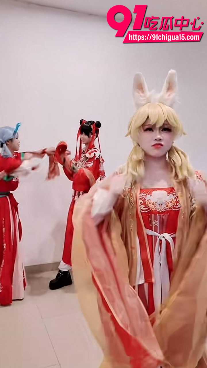 B站一只塔娅娅Su公共厕所被变态偷拍3