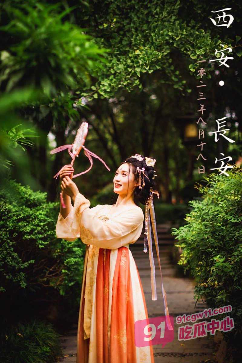 陕西西安眉钉女刘红蕊 与摄影师男友户外拍私房野战车震 这就是淫女荡男情侣的日常吗？ 配图2