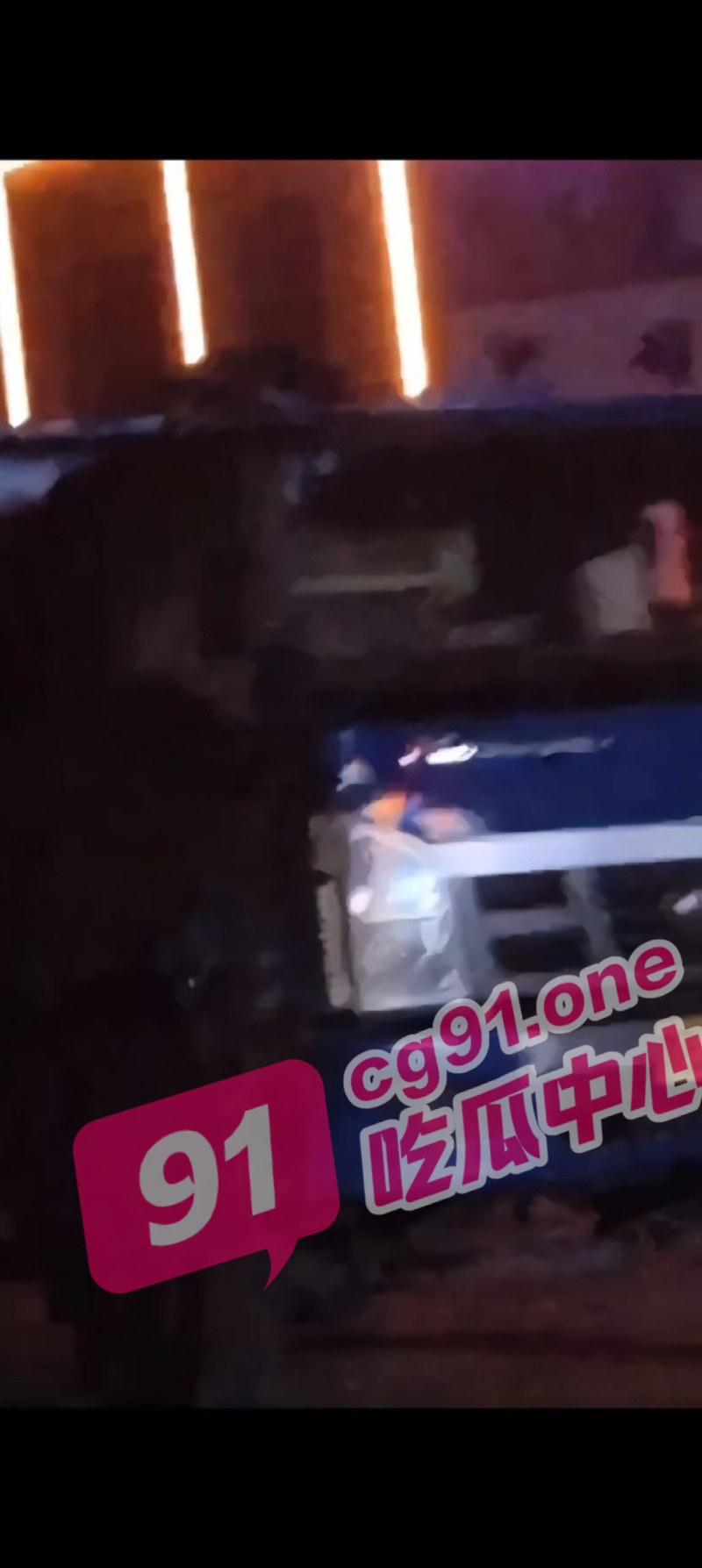 3_W_800px.jpg