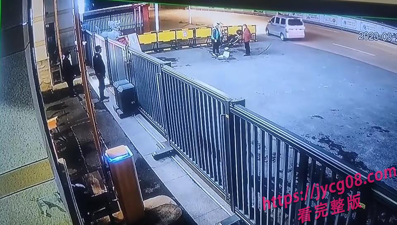 衡阳中专女老师当街怒掀摊位 与学生冲突现场曝光！ 配图4