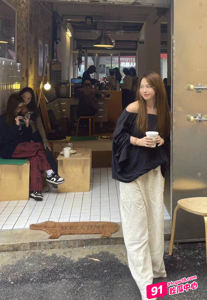 广州骚女柳青私生活混乱 喜欢户外找刺激 性爱不雅视频遭渣男曝光！ 配图