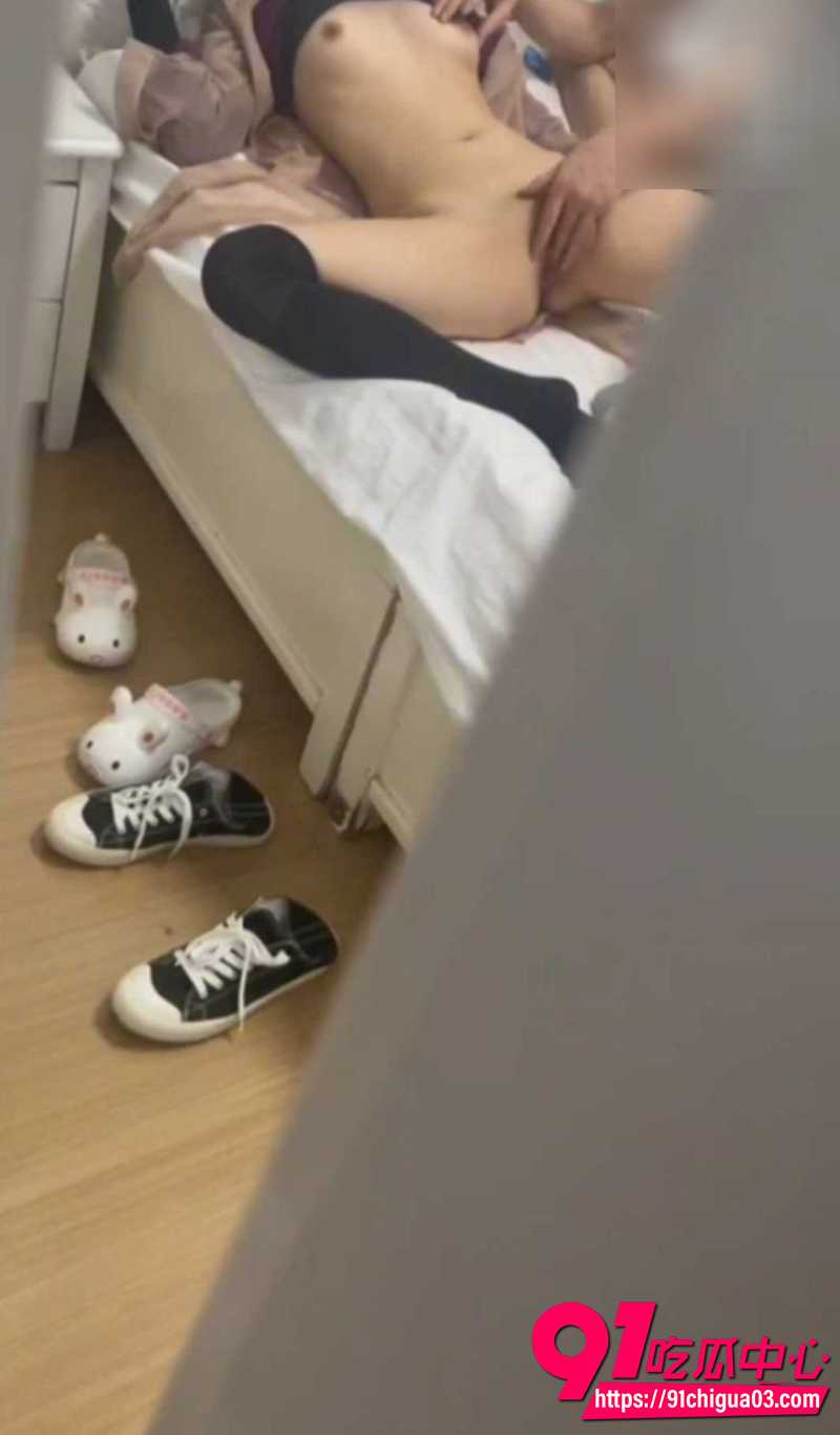 海角兄妹乱伦 好兄弟亲妹妹被兄弟强行破处 被我发现竟然邀我加入！