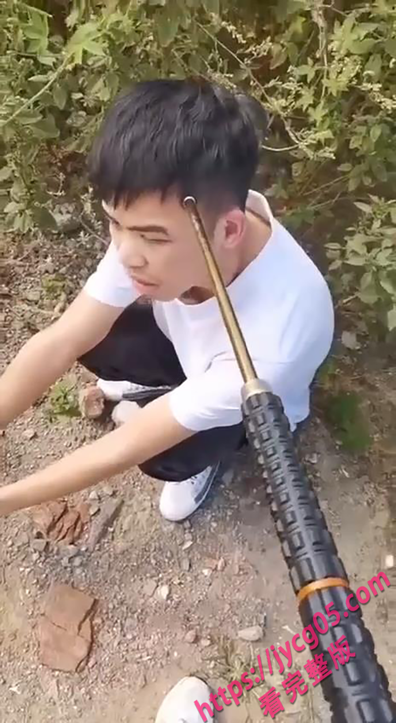 少年求职变人质！车行围殴恐吓强逼认账 实录视频流出