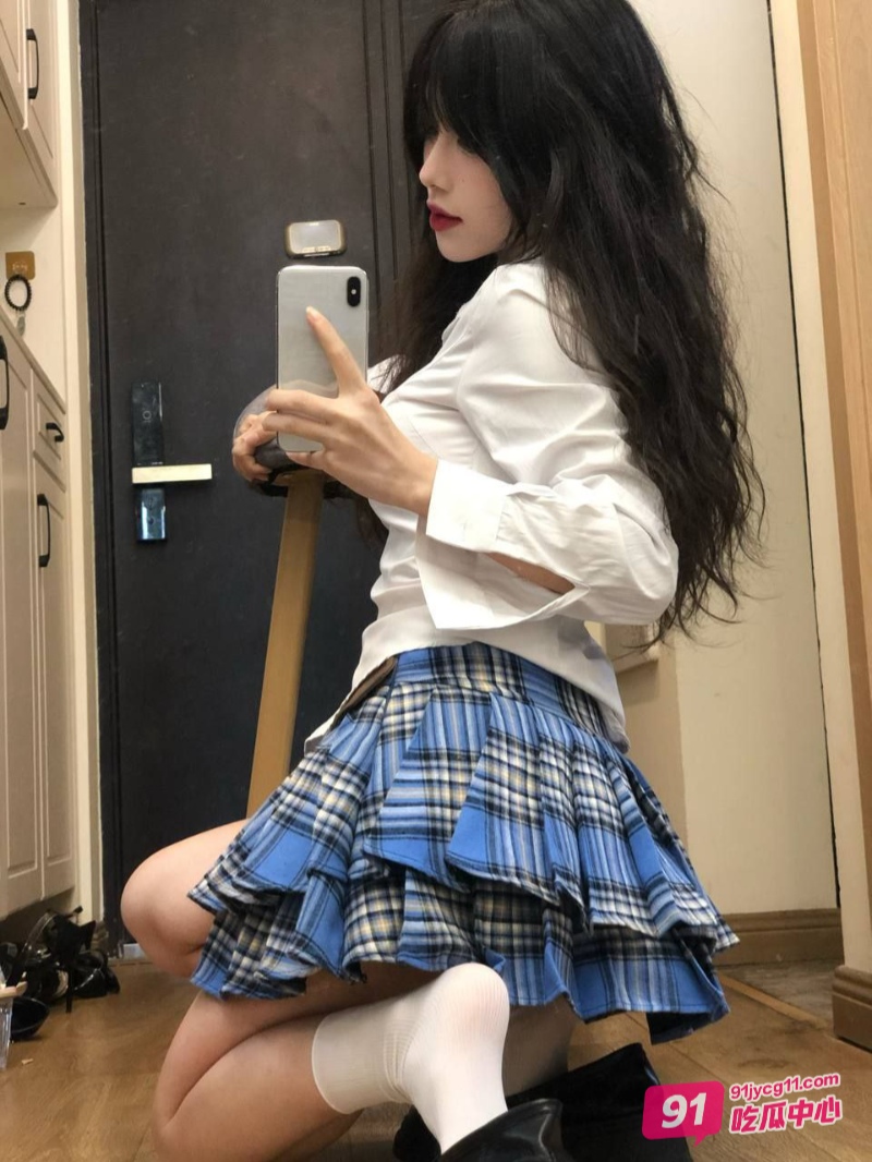 校园萝莉风私拍流出！宁波大学秦月舒丝袜美腿挑逗力拉满 足控必看！ 配图3