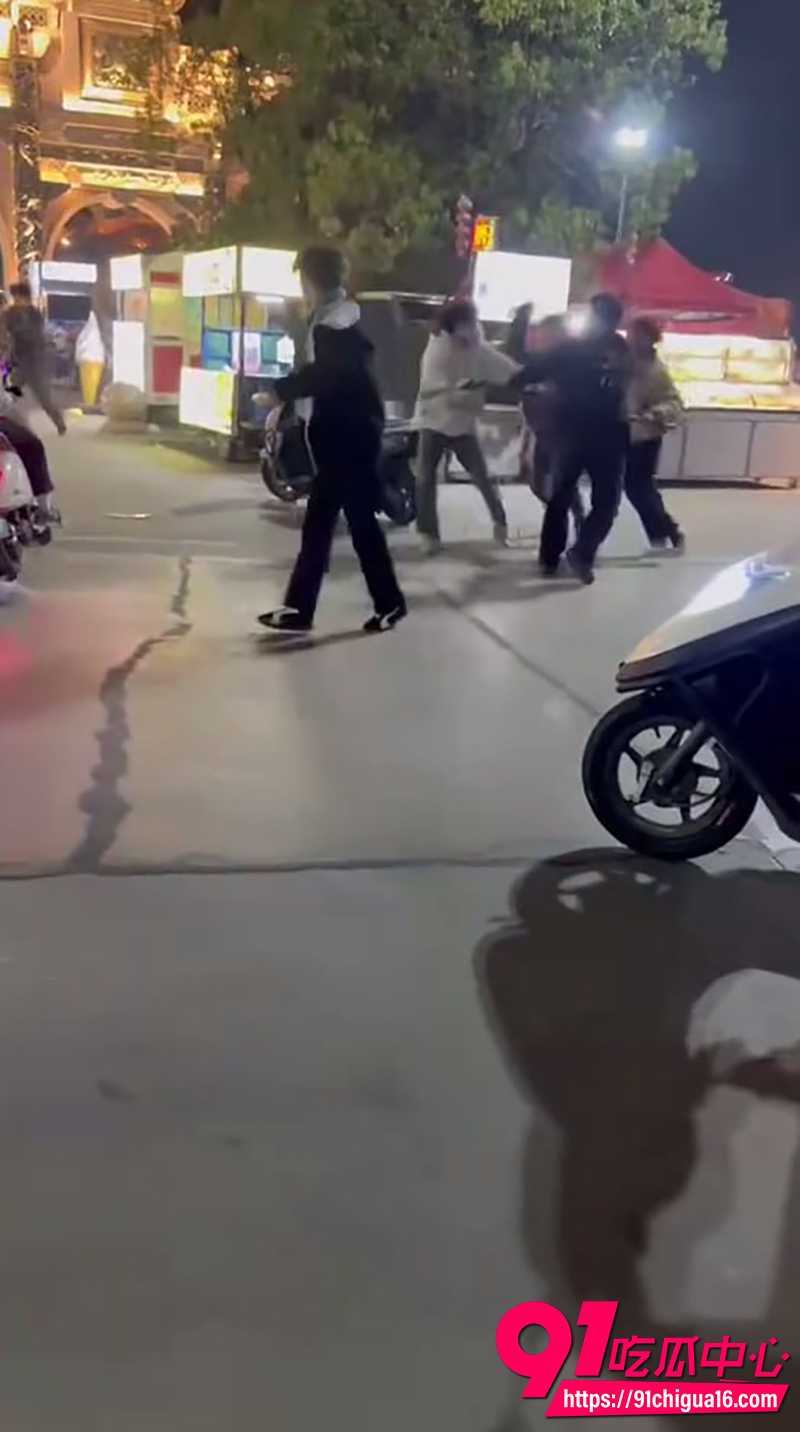 精神小伙打架 2 精神小伙打架 2