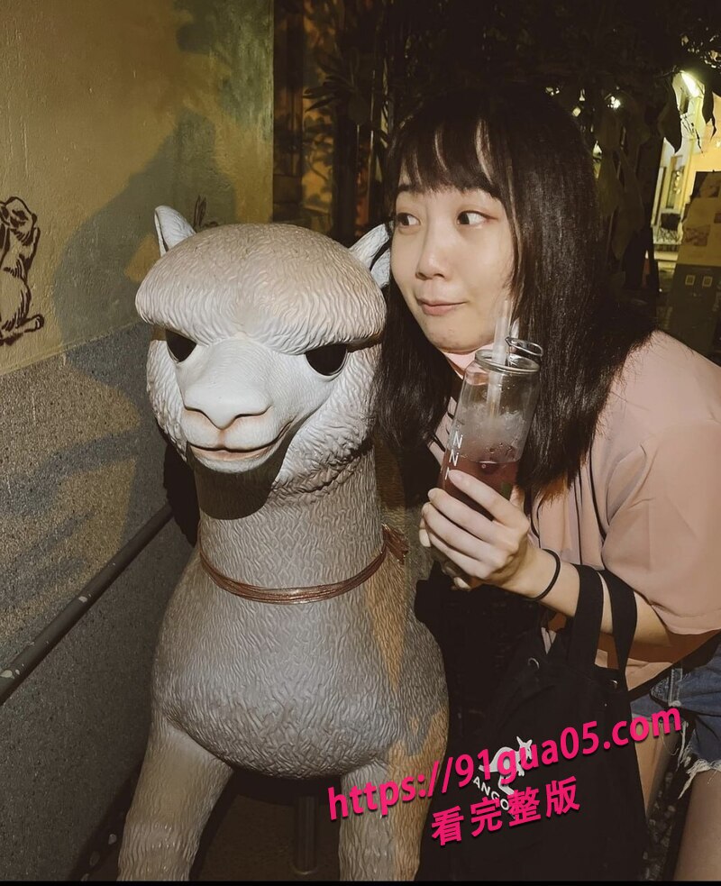 美艳少妇与金主酒店性爱05