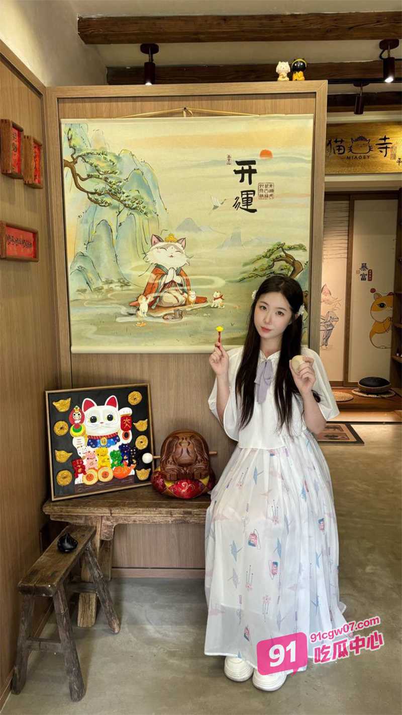 海角乱伦大神 忽悠白虎表妹乳交口交 光洁的嫩穴被浓稠精液染湿 最后还射在嘴里啦~ 配图2