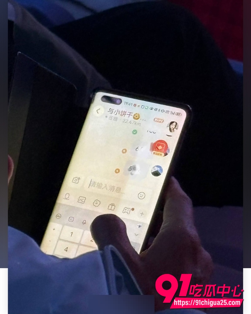 吉利发布会现场 老年观众当众表演如何约炮 偷拍视频流出炸裂全网！