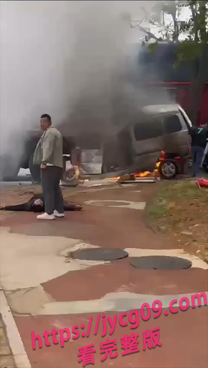 山东惨烈车祸现场曝光!群众拼命救人却无力回天
