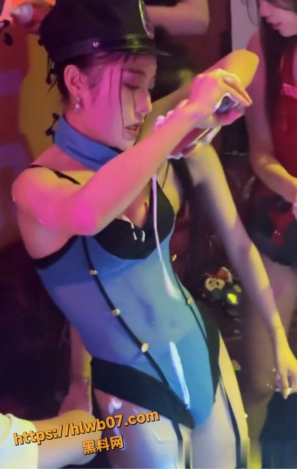 开单狗推酒吧狂爆金币 极品身材性感美女香槟湿身热舞 尺度炸裂到极致！