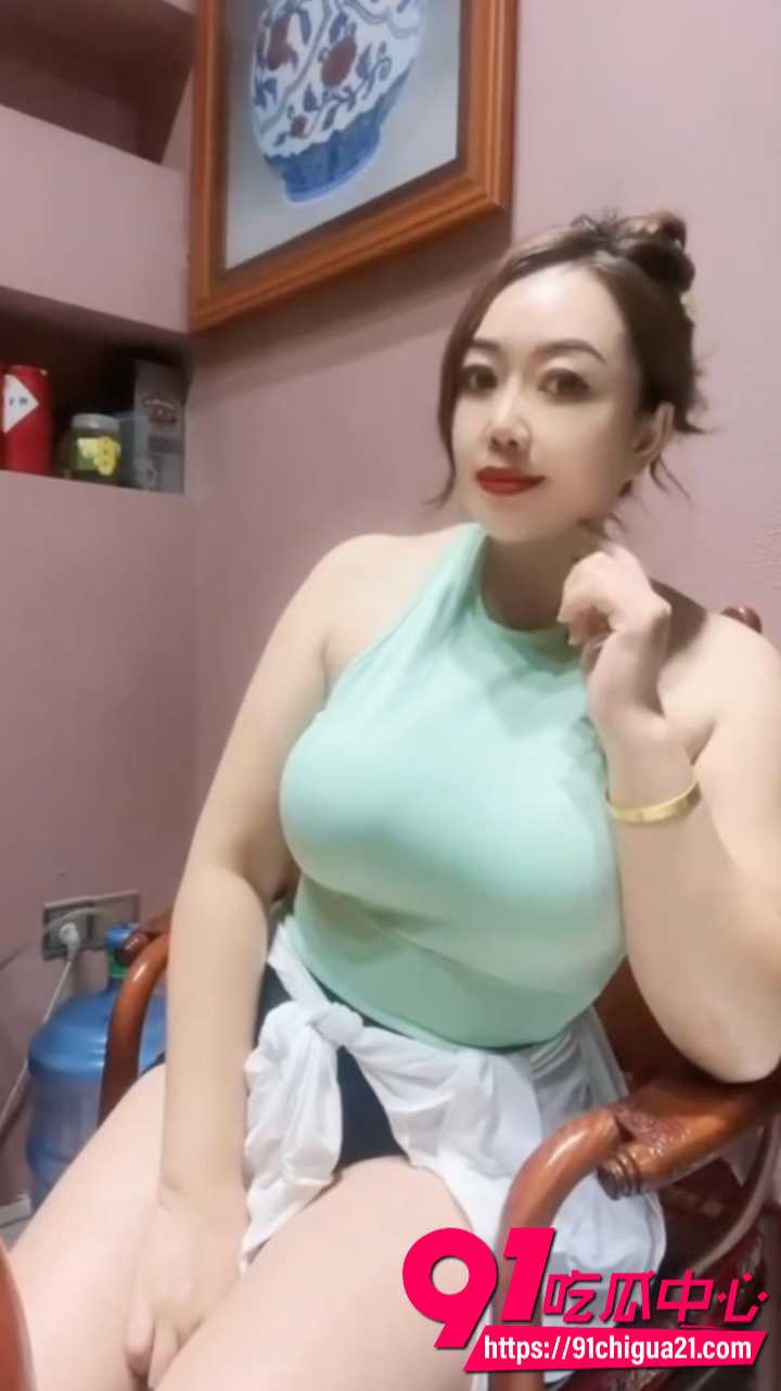 云南翡翠老板娘金惠芸大奶肥臀私拍福利3