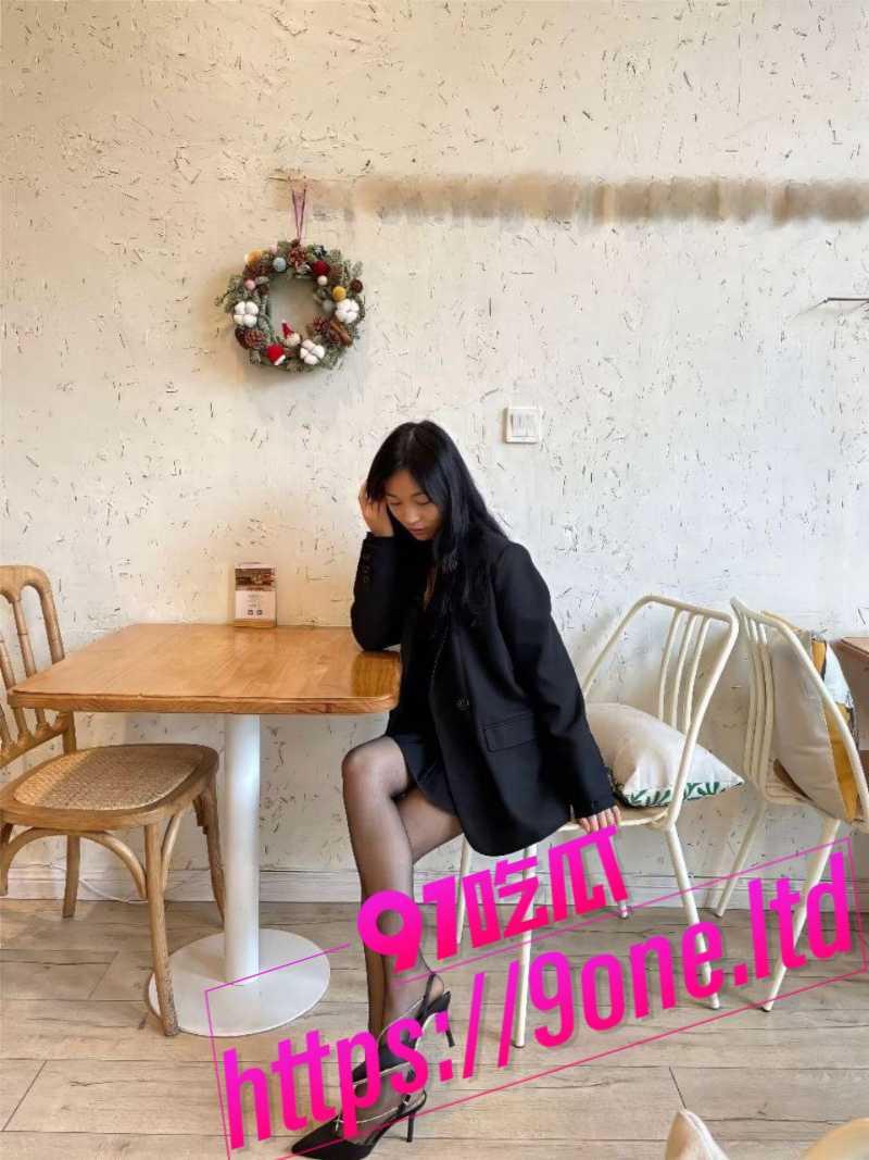 上海女模张琪斐 沦为土豪的性玩具 被玩腻后送给朋友！