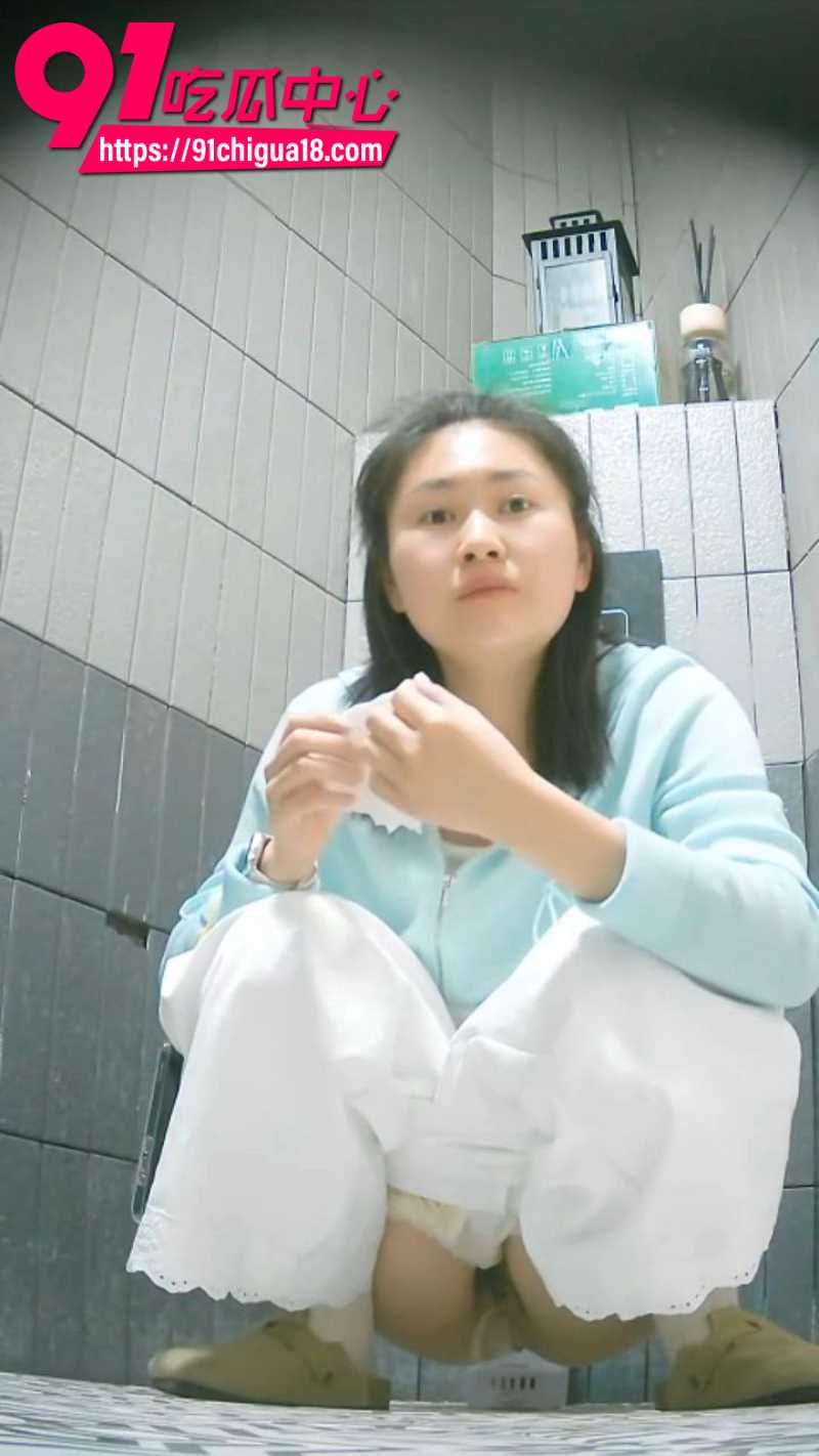 厕拍大神在商场女厕所安装针孔摄像头偷拍双视角2