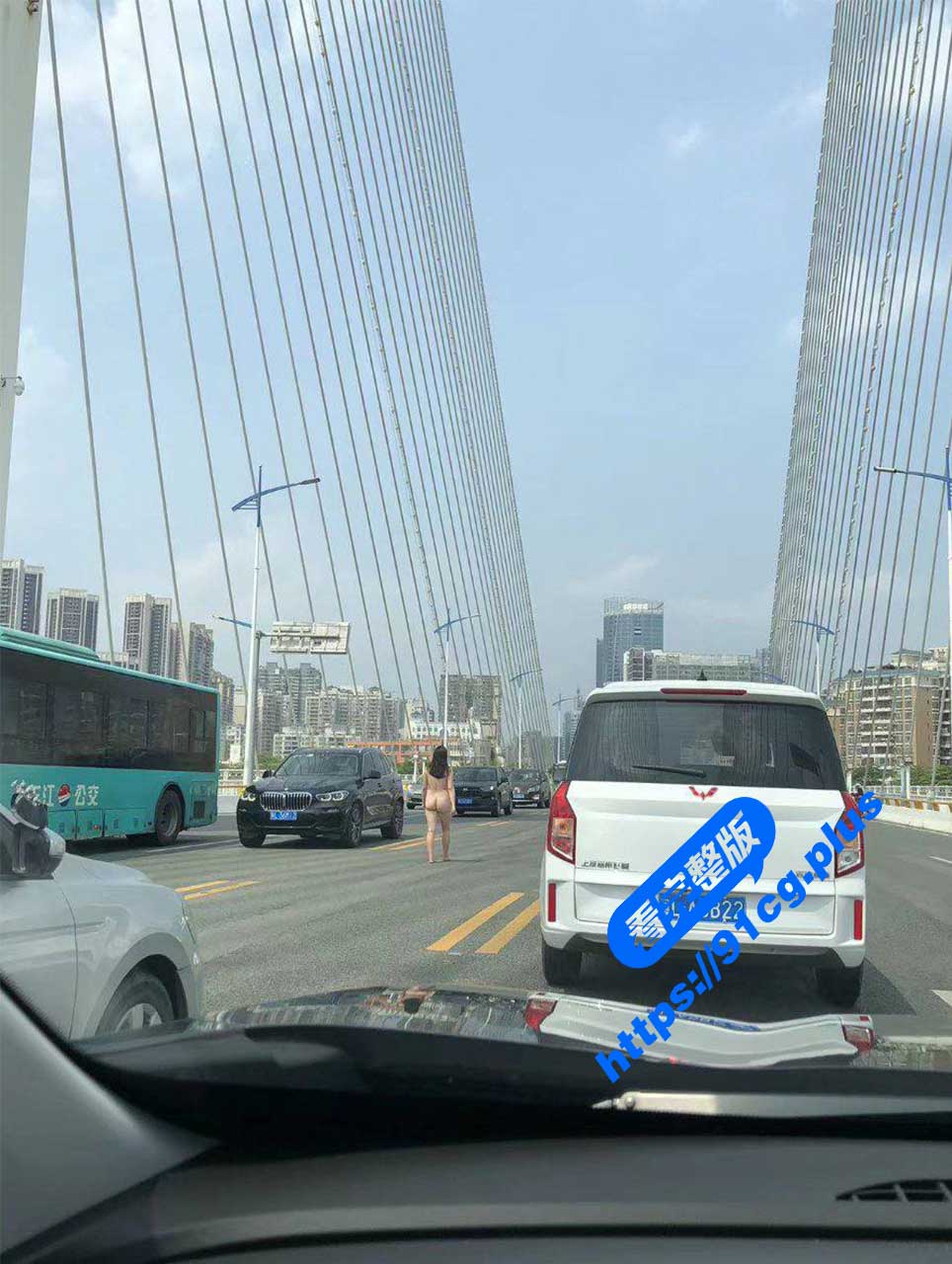 广东连爆裸奔事件～【男女双双】街头裸奔，是主人有什么新任务发布了吗？