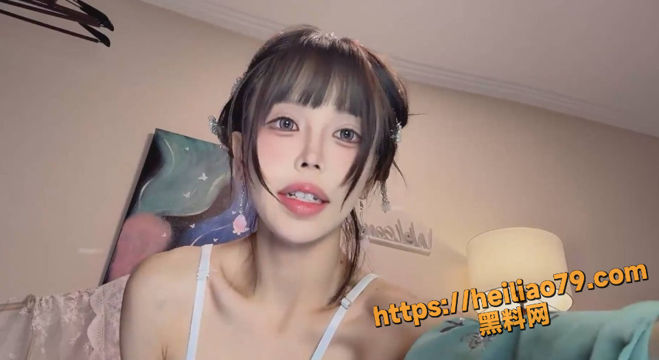 Stripchat的古风汉服甜妹 Kiraa0051 脱衣骚舞跳蛋猛震 喷水高潮全程记录