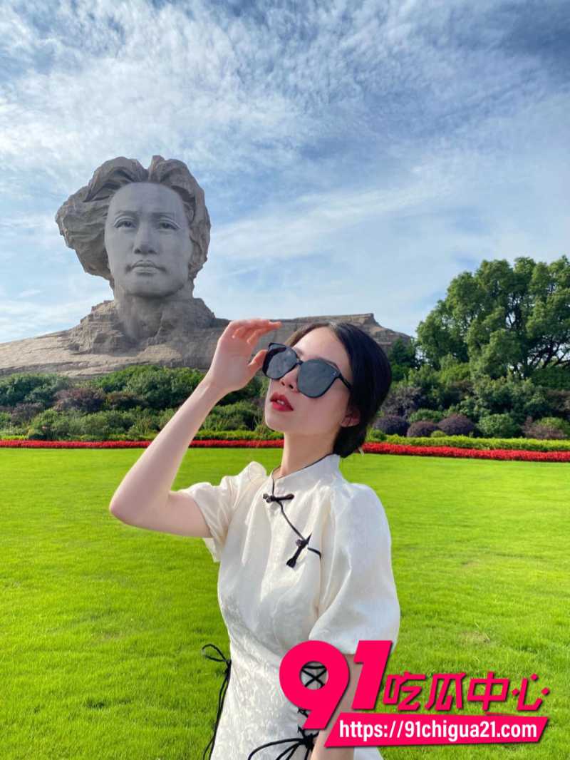 江苏混圈名媛白天优雅旗袍仙女 夜里被小富二代调教成专属母狗!