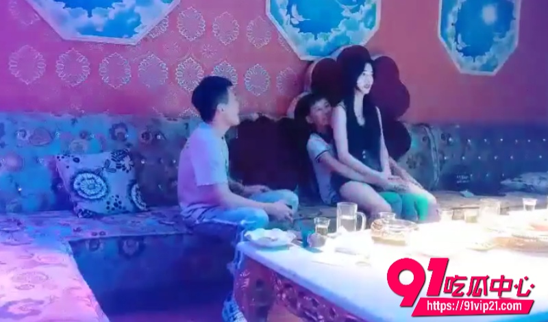 歌厅探花两名精神小伙KTV点极品身材小妹 偷拍全部做爱过程完整流出