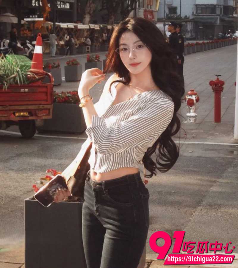 95后女教师不雅自拍 2