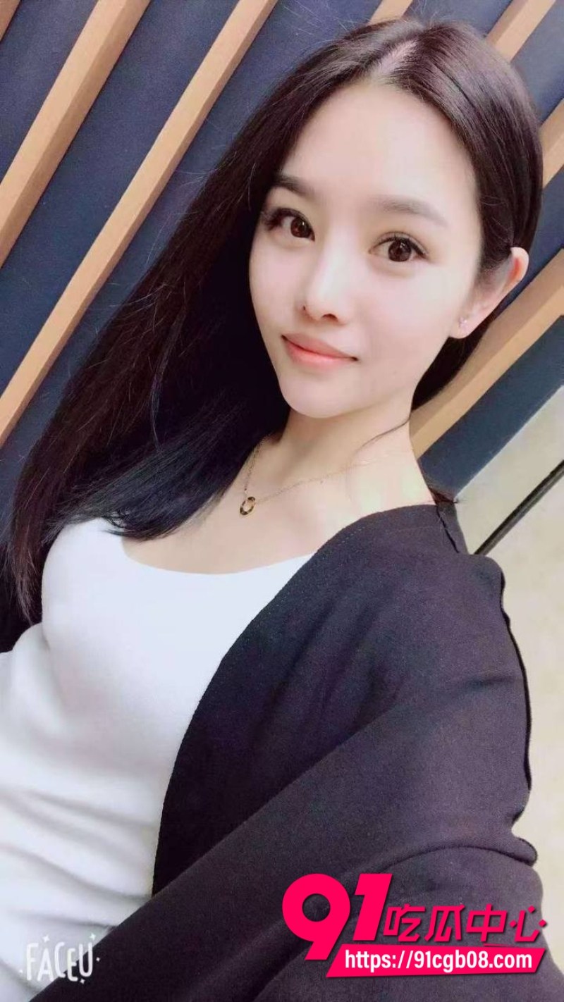 KTV包厢淫乱合集 表面一副清纯女神的样子1