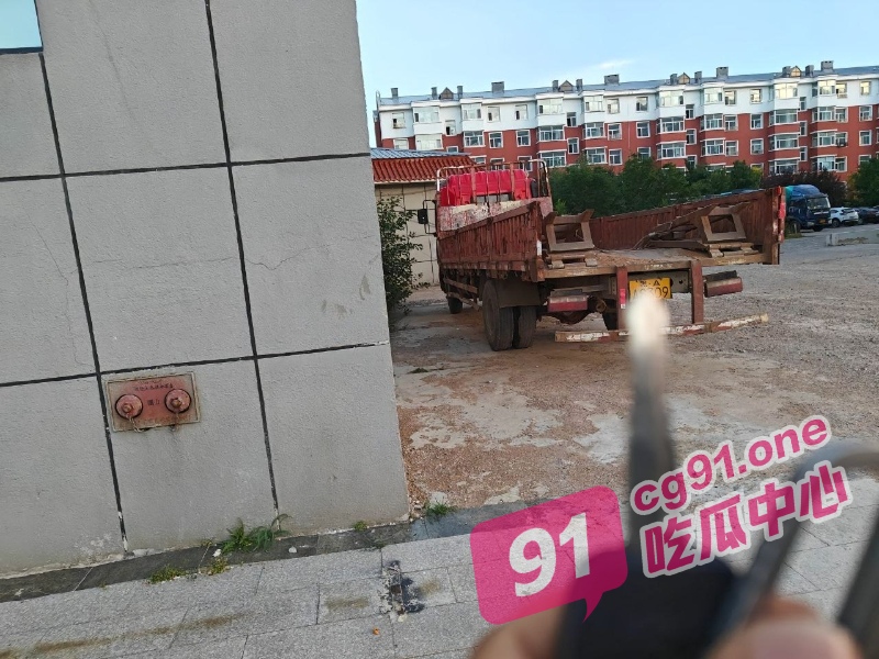 4_W_800px.jpg