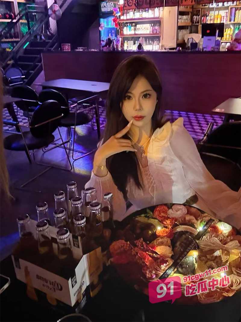 合肥气质御姐刘静岚 办公室性欲高潮偷性 桌下舔屌直入正题 满嘴骚话被摁头吃鸡~ 配图
