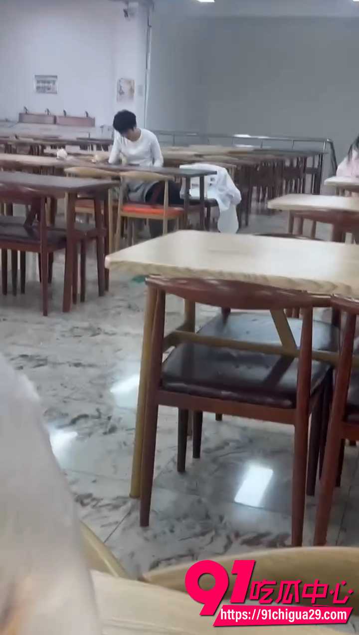 大学生情侣食堂大胆激情6
