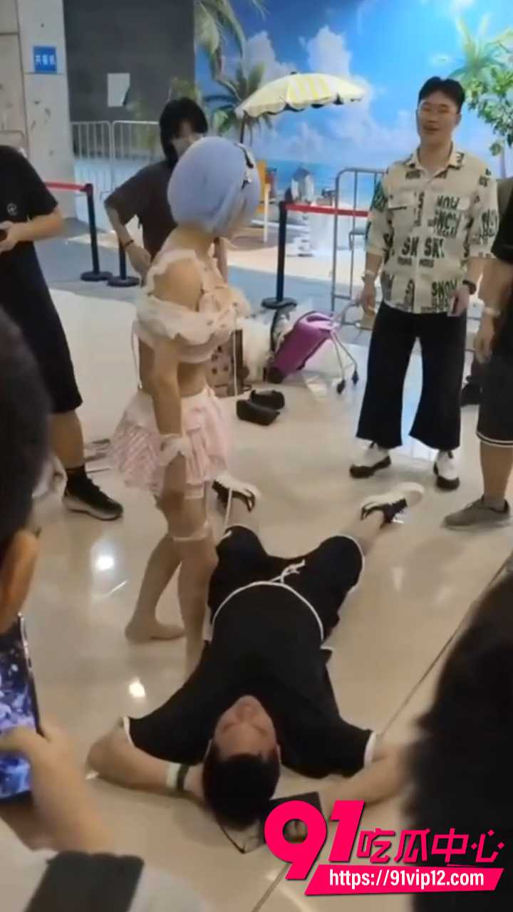 漫展埋胸踩鸡服务2 漫展埋胸踩鸡服务2
